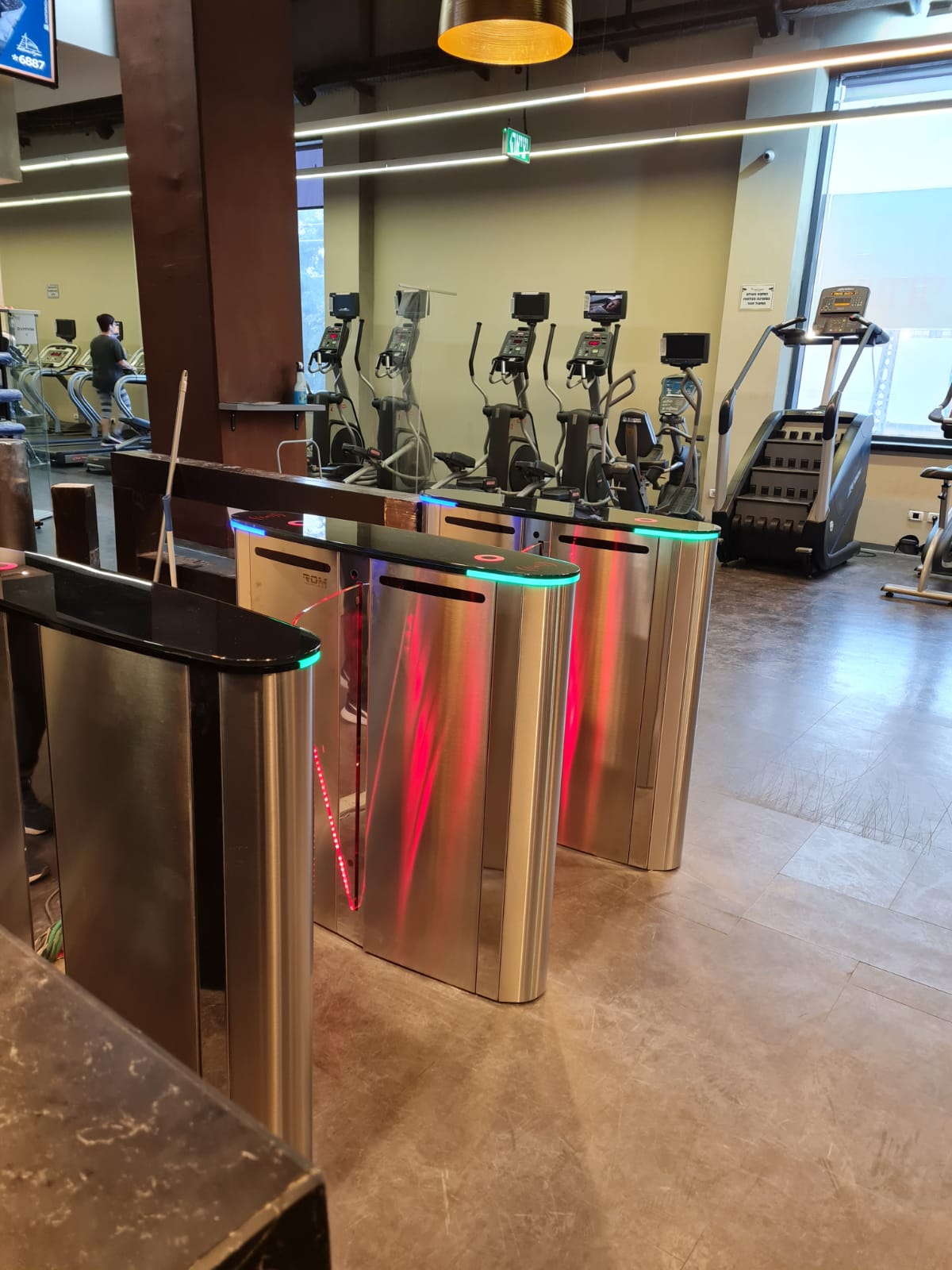 שמחים לעזור- למי מיועדת מערכת בקרה חשמלית