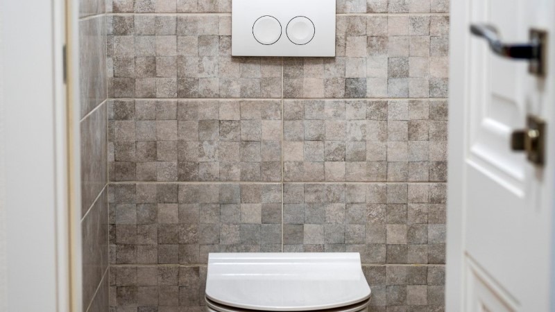 תיקון אסלה סמויה – המדריך המקיף להחלפת מנגנון ניאגרה סמויה גרואה