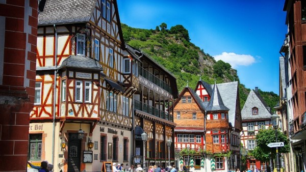 האם כדאי לקנות דירה בתל אביב?